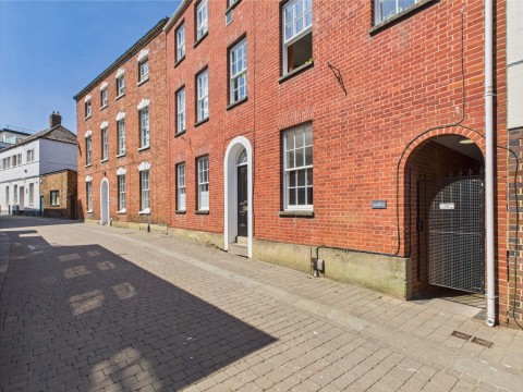 View Full Details for St Johns Lane, Gloucester