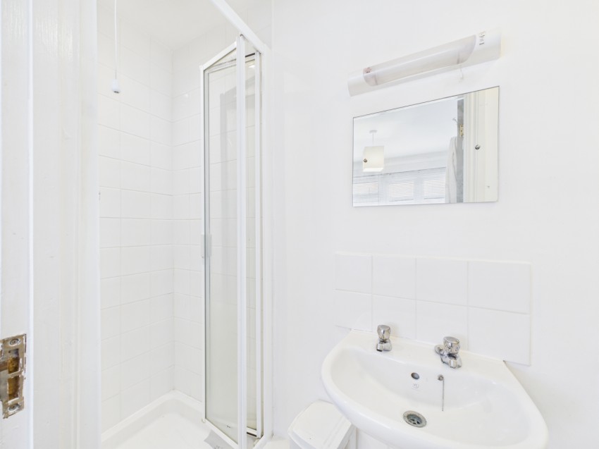 Images for Room 9 68 Tewkesbury Road, Longford, Gloucester