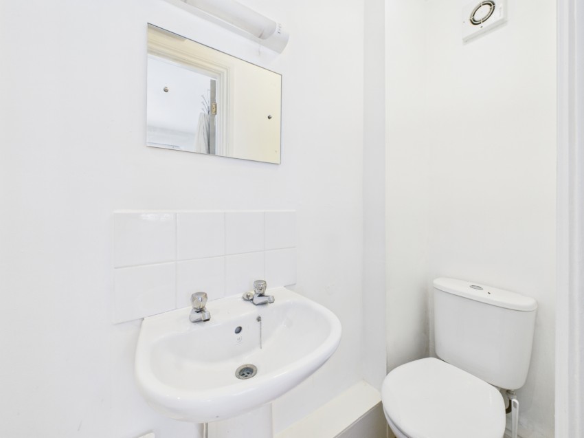 Images for Room 9 68 Tewkesbury Road, Longford, Gloucester